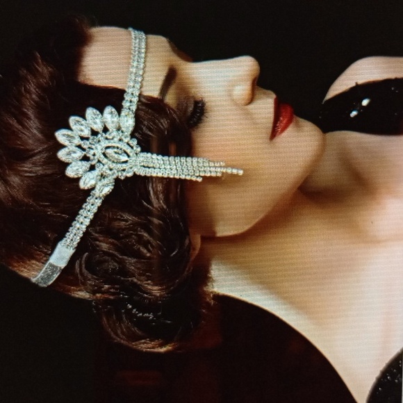 1920's Elegant Flapper Rhinestone Headband - Picture 7 of 7